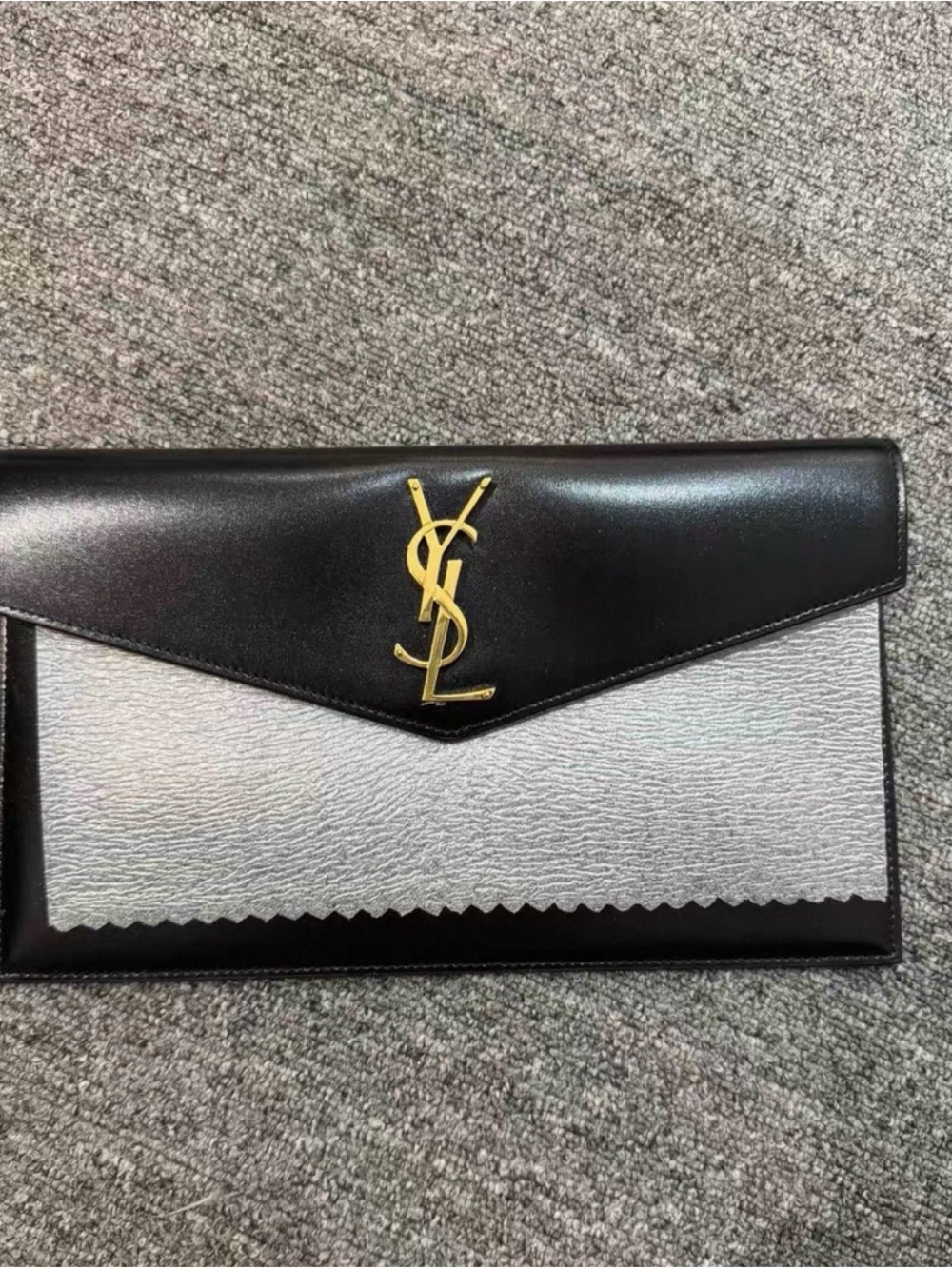 🚩steal Saint Laurent Black and Silver Envelope Clutch with Gold YSL Logo